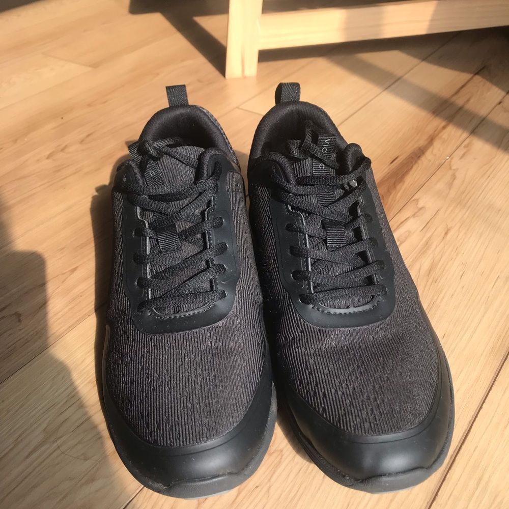 Vionic Women’s JoJo Ombré black sneakers